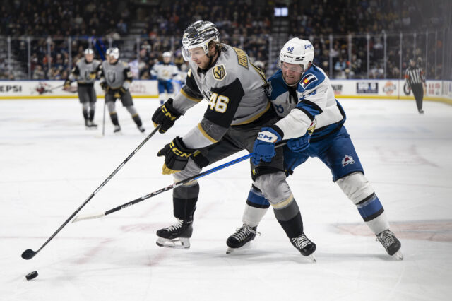 Tye Felhaber against Jonas Røndbjerg of the Henderson Silver Knights.